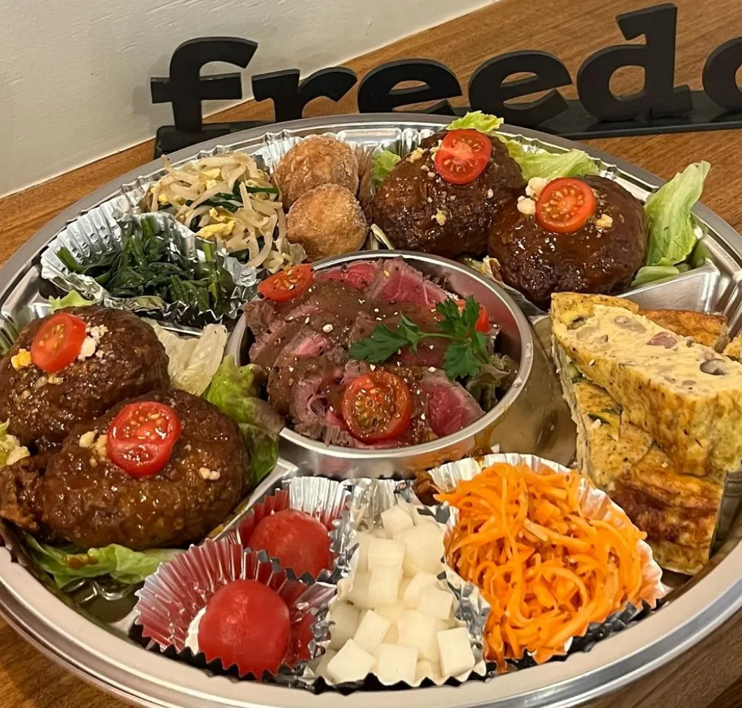 Cafe Freedom〜手作りランチとテイクアウトの飲食店 · 10